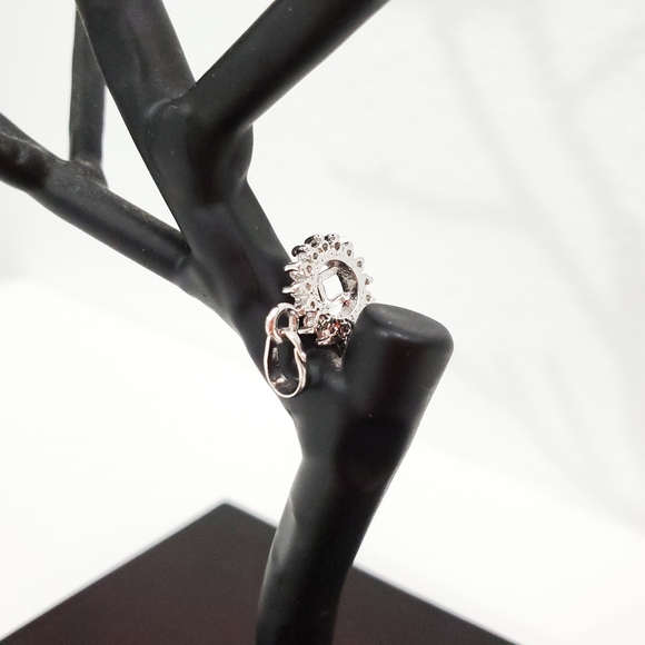 Silver 'H' circled by diamonds Pendant - Picture 5 of 6